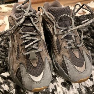 AUTHENTIC Yeezy Boost 700 V2